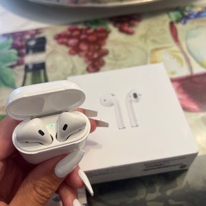 Apple AirPods w/ charger